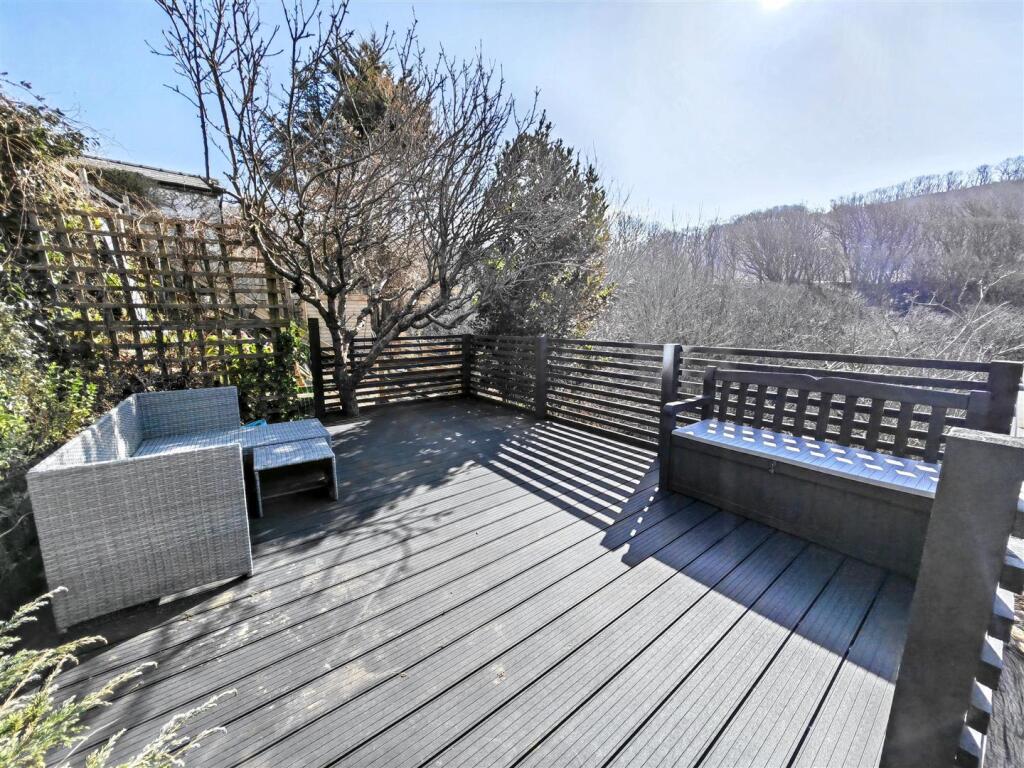 Rear garden/Decking