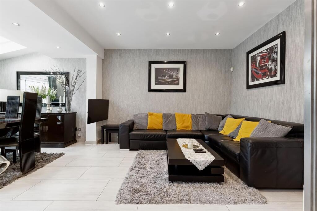 Living area.jpg