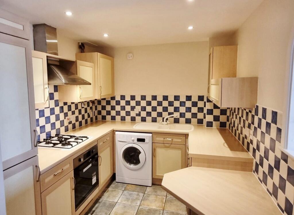 4 - Kitchen
