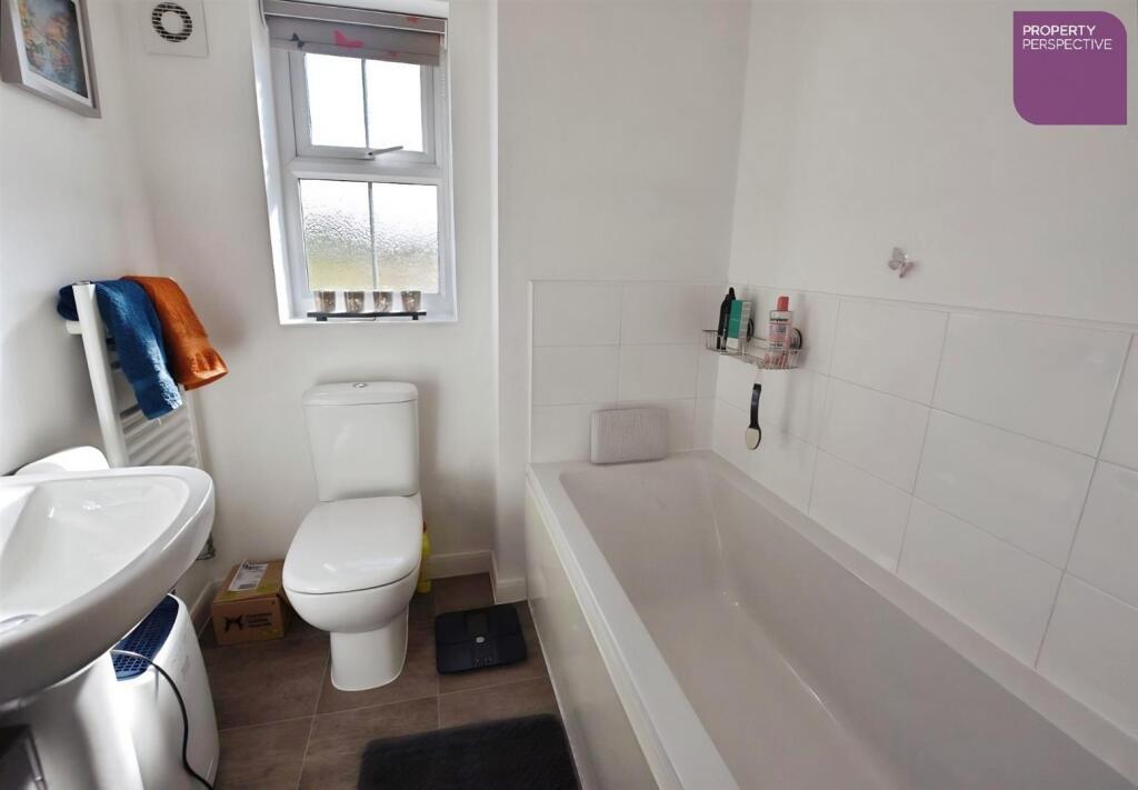 e7794763-bathroom.jpg