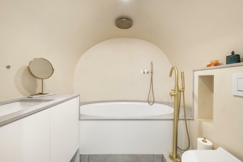 bathroom (3).jpg