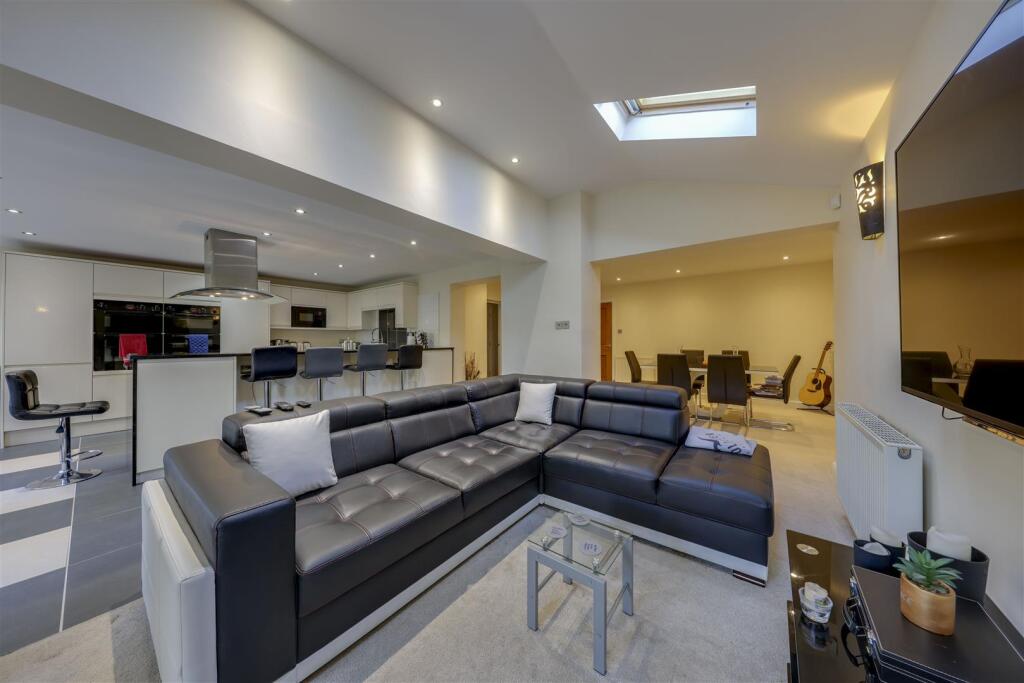 Open Plan Living / Kitchen / Dining  Alt 3