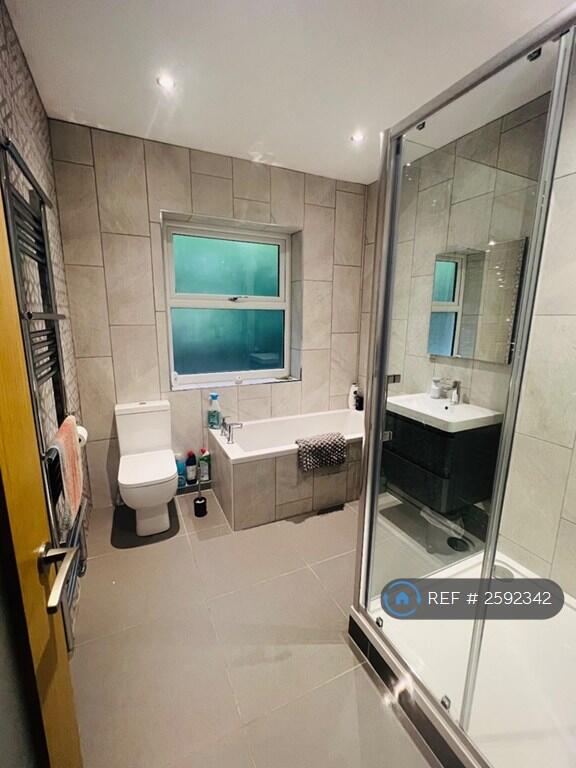 Family Bathroom Downstairs