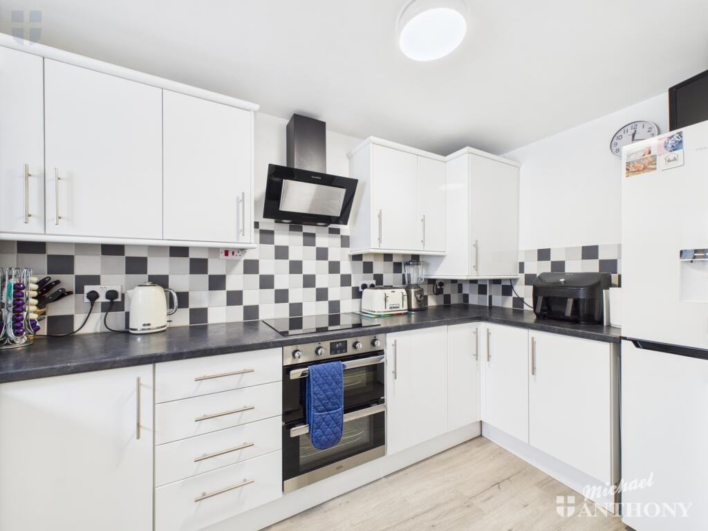 CAM03218G0-PR0705-STILL006