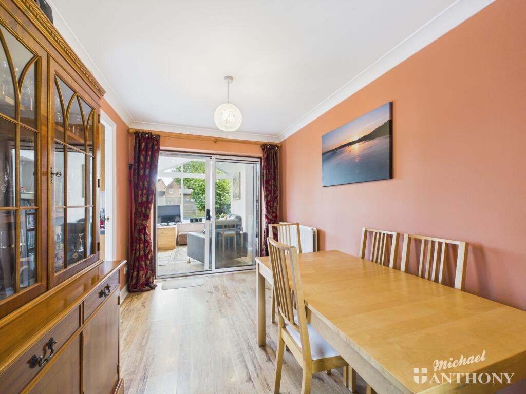 CAM03218G0-PR0615-STILL004