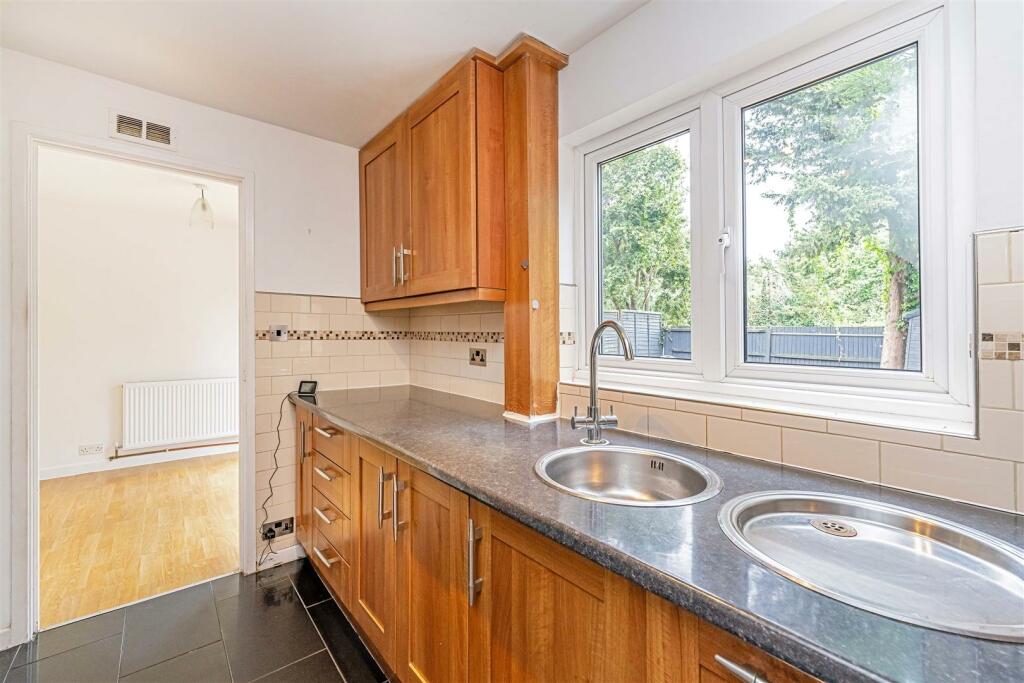 8 Crofters Close, Isleworth TW7 7PH-LOW RES-8.jpg