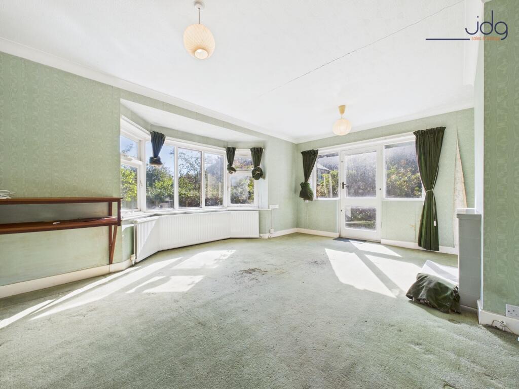 Living Room with bay windows, fireplace and access to the garden