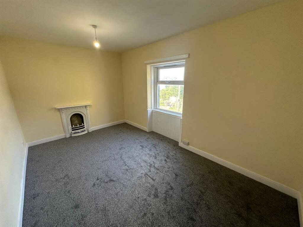 Bedroom 1.jpg