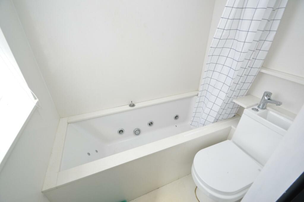 10 East Mill bathroom.JPG