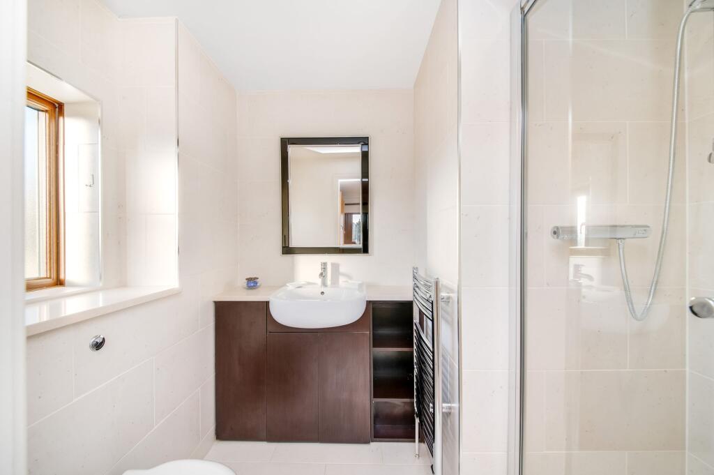 EN SUITE