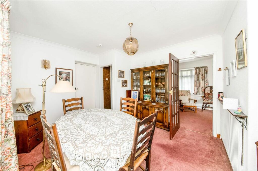 DINING ROOM / SNUG