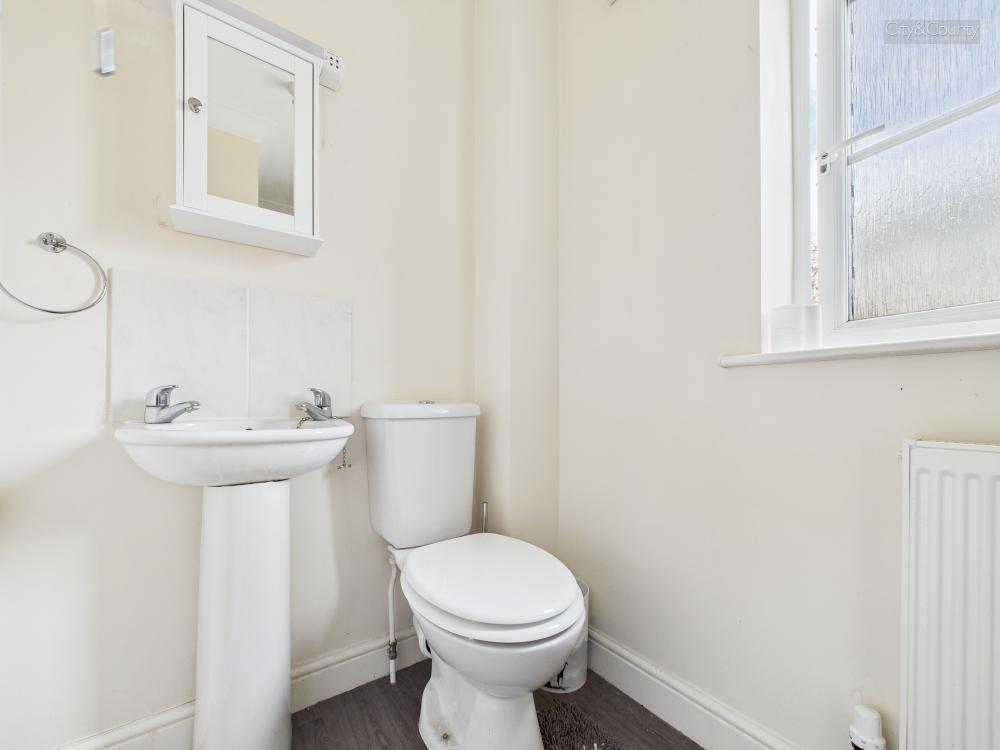 En-Suite To Master Bedroom