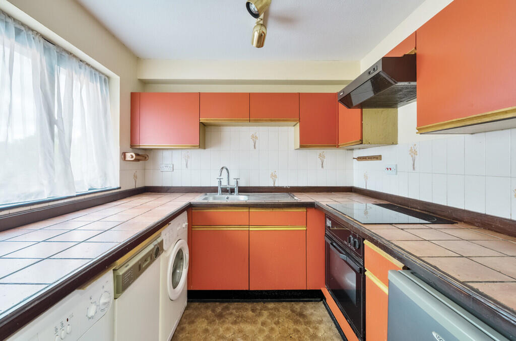 1305579-6-6841ac8...