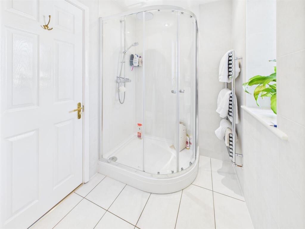 EN SUITE