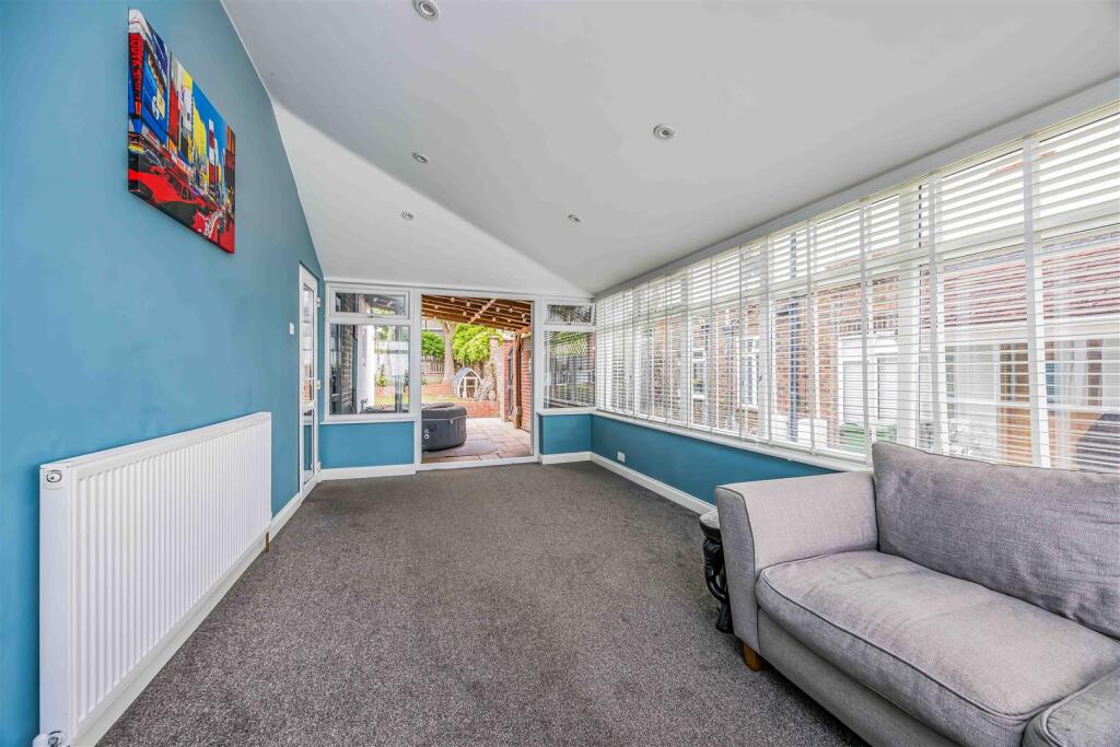 97 Woodfield Avenue, Drayton-Small-PorticoMarketin