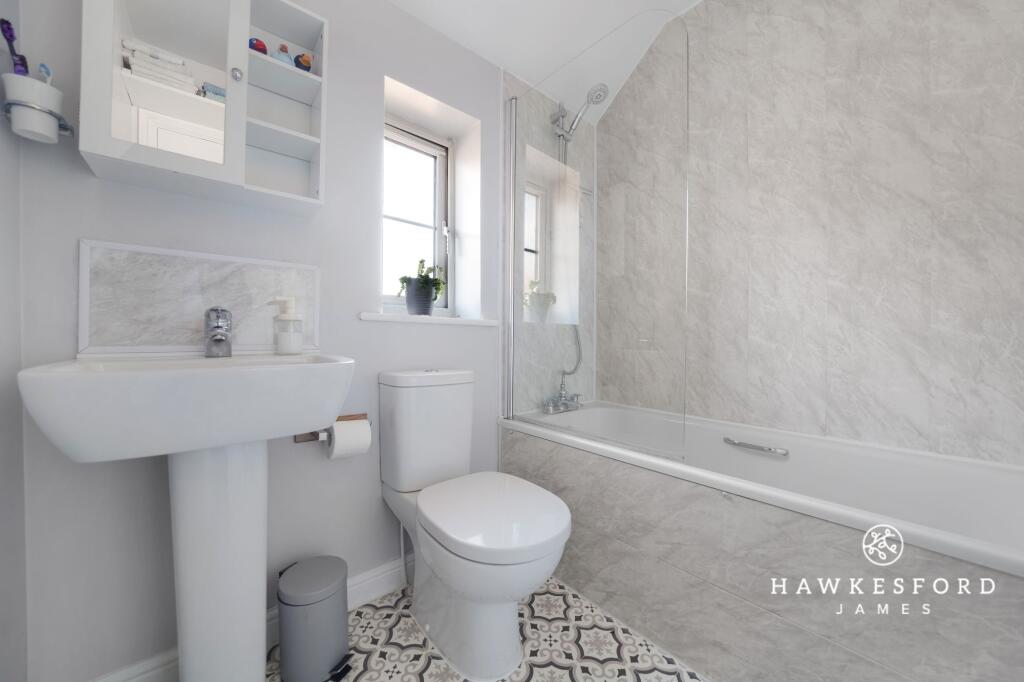 Ringlet Grove, Iwade - Bathroom