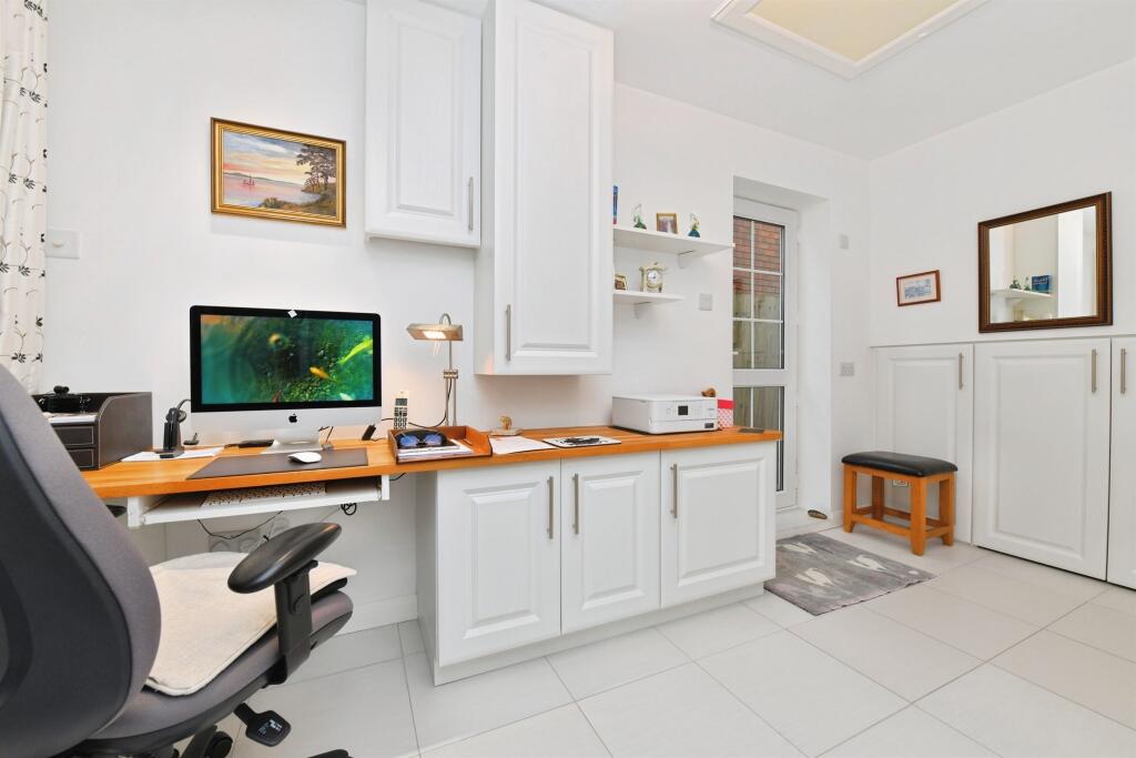 Cloak Room/ Utility Room 