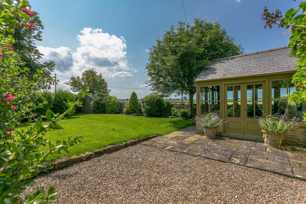 Corner Cottage &amp; Greystones - 18.jpg