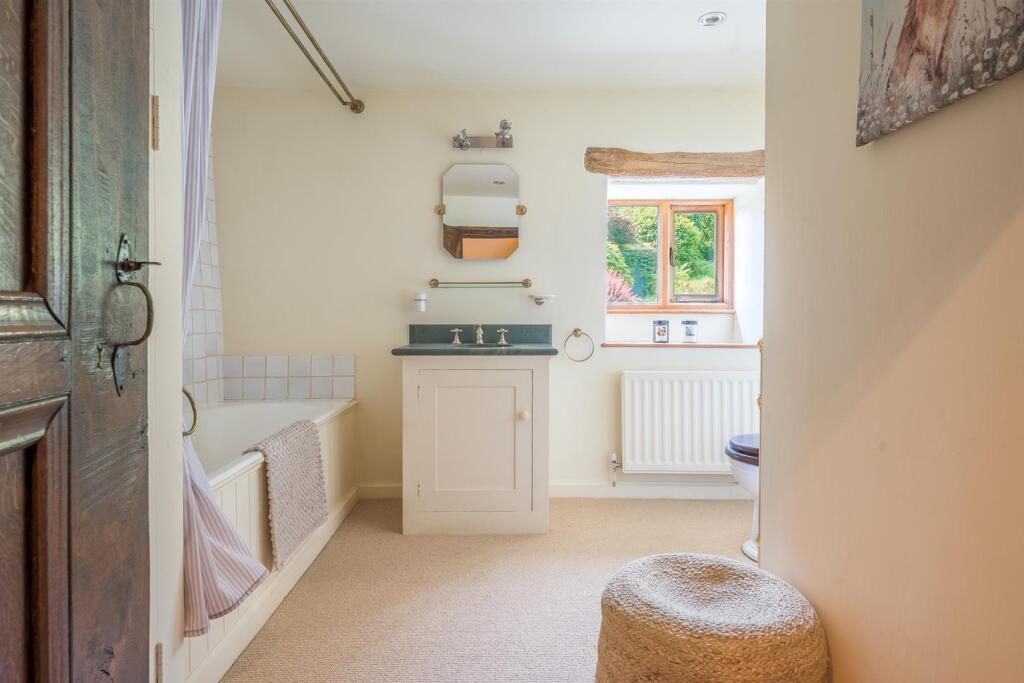 28 house bathroom 2.jpg