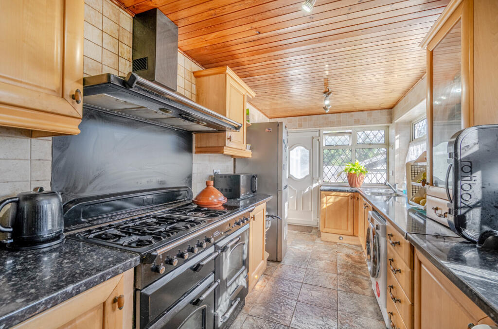 1353593-8-68dbd6d...