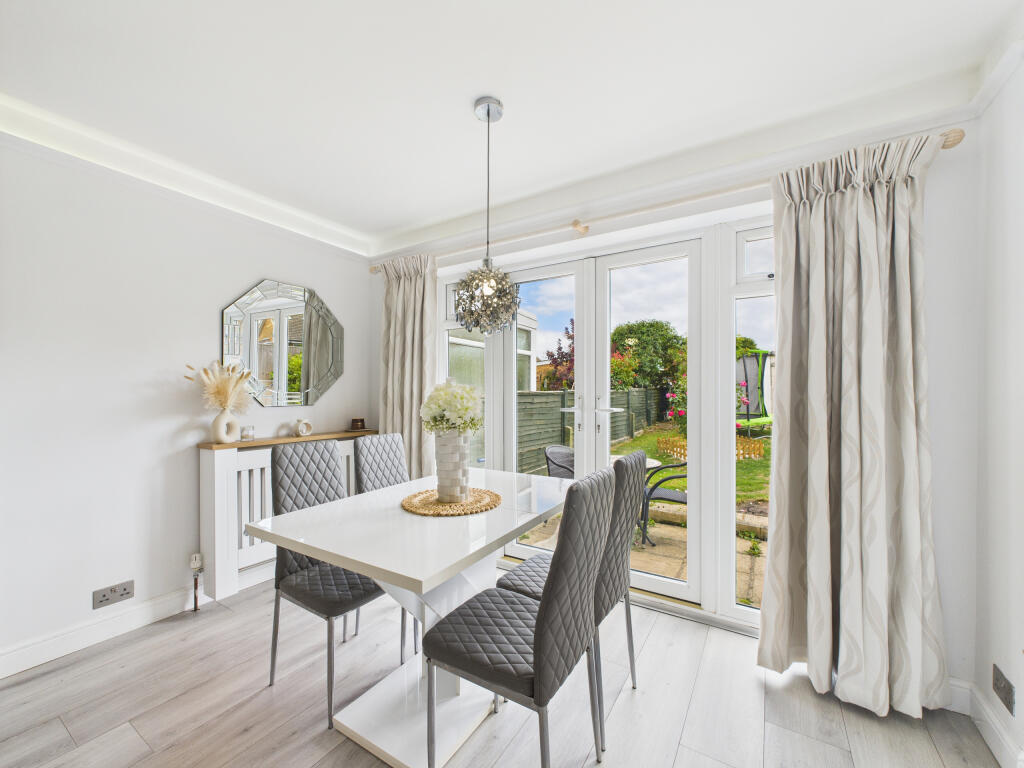 CAM02909G0-PR0458-STILL016