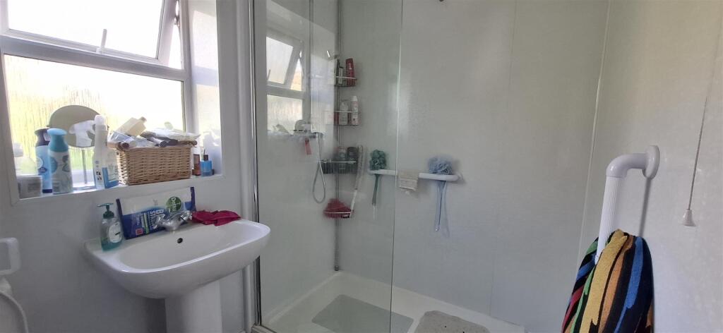 GROUND FLOOR SHOWER ROOM