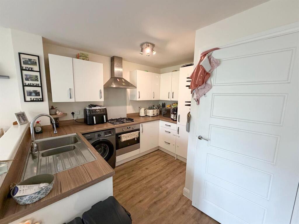 3 bed semi-detached house, Silsden  6