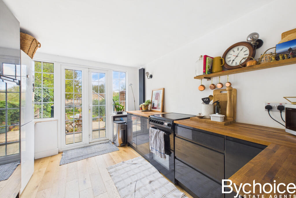 CAM05454G0-PR0072-STILL007