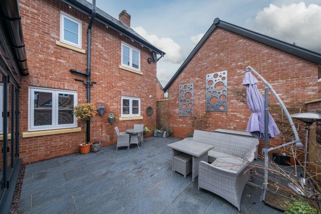 2 Bluebell Close-038.jpg