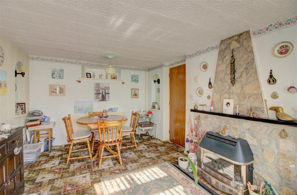 Sitting room/dining