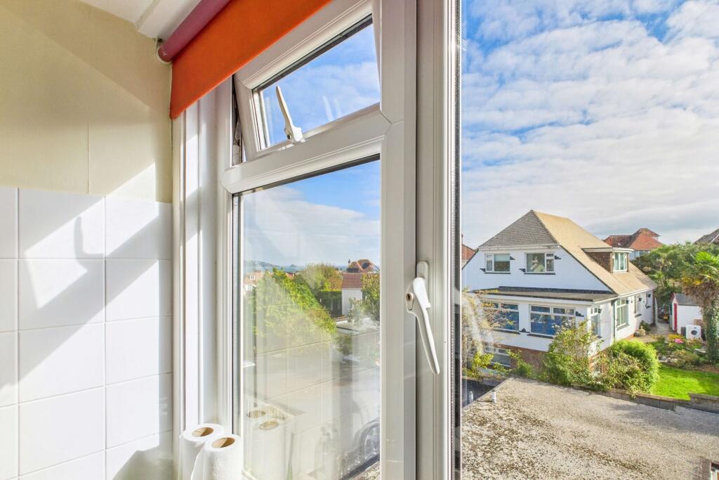 Self-contained apt: kitchen/diner with sea views
