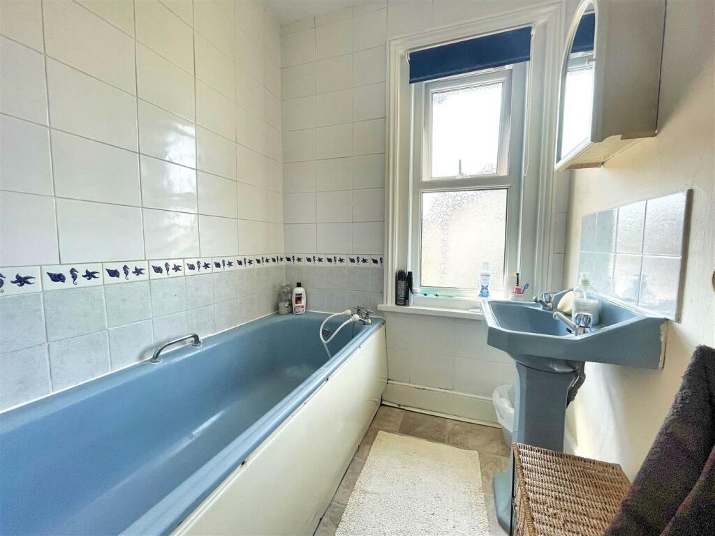Bathroom.jpg