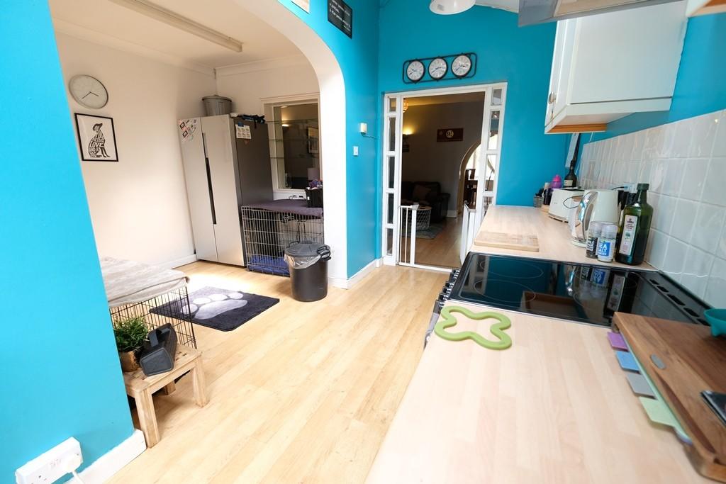 KITCHEN/BREAKFAST