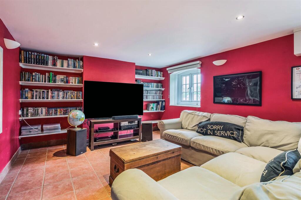 68750_Crofton-Cottage-Bath-Road  (15).jpg