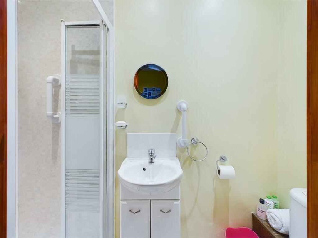 BEDROOM 1 EN-SUITE