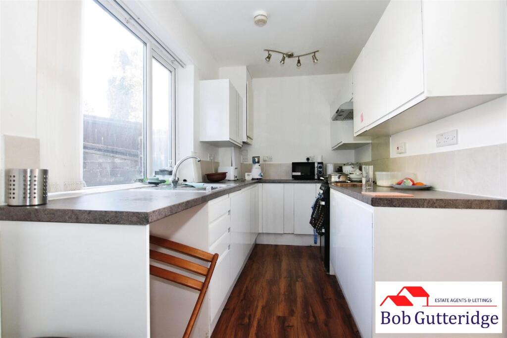 FITTED KITCHEN/DINING ROOM