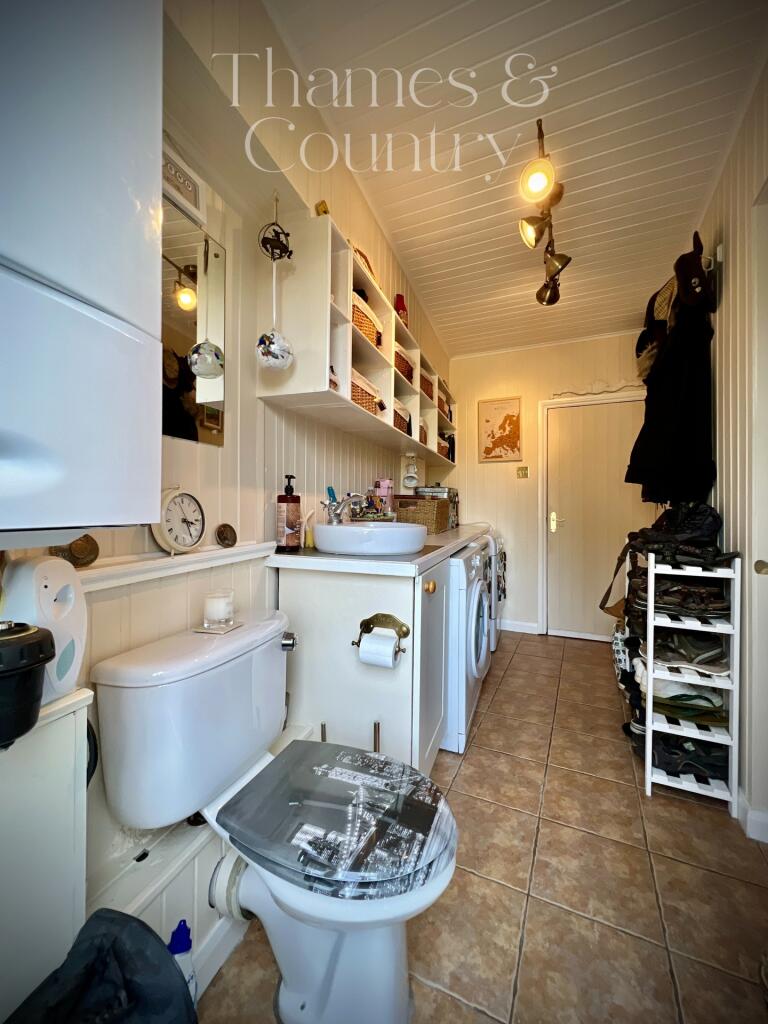 Utility room / cloakroom