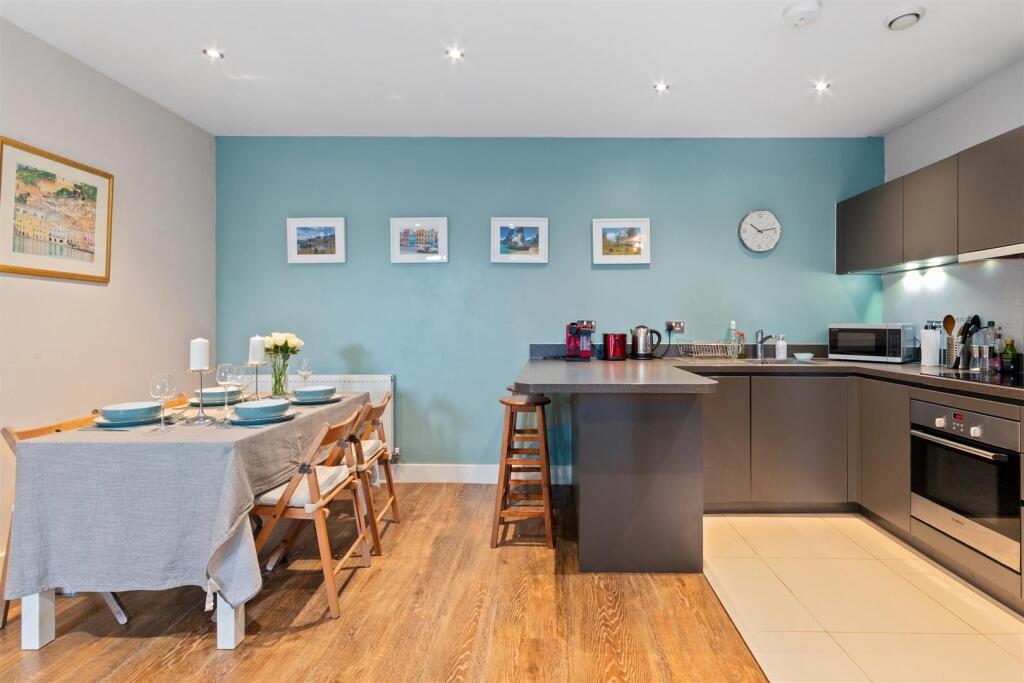 Kitchen &amp; Dining