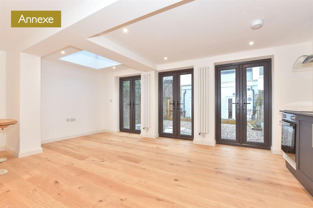 Annexe Kitchen/Dining/Living