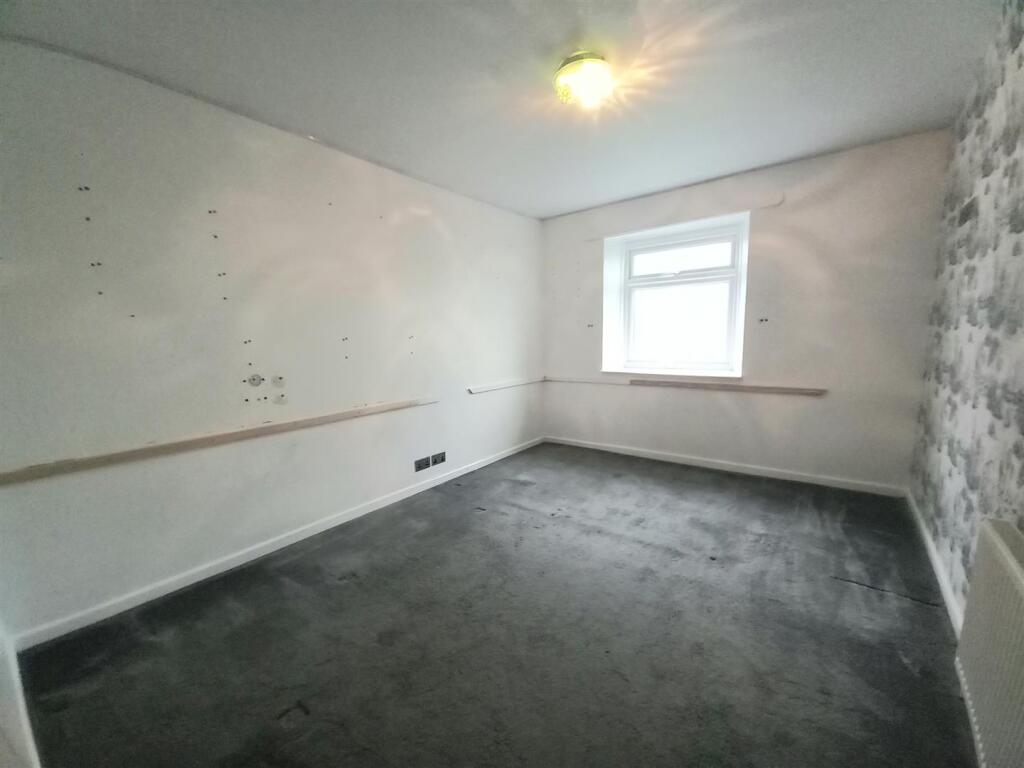 5 calf Street Bed 3.jpg