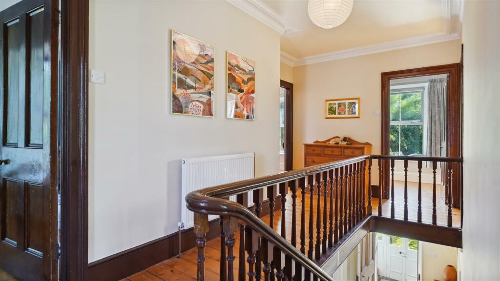 FIRST FLOOR - FEATURE GALLERIED LANDING