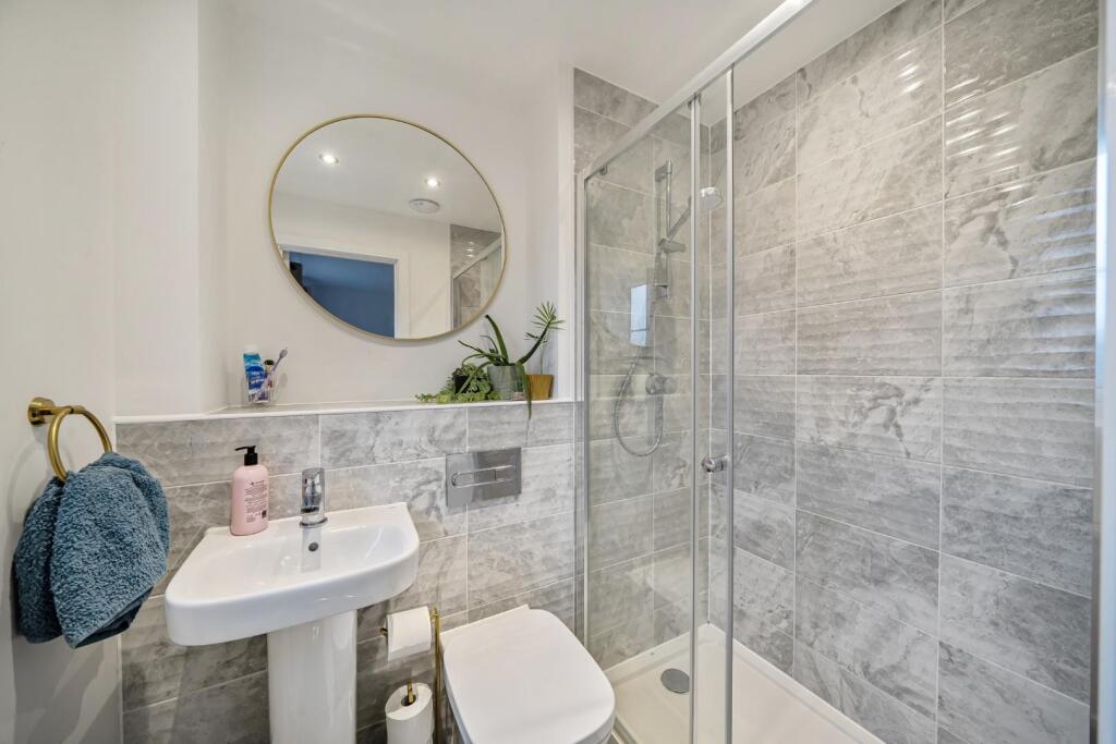 ensuite.jpg