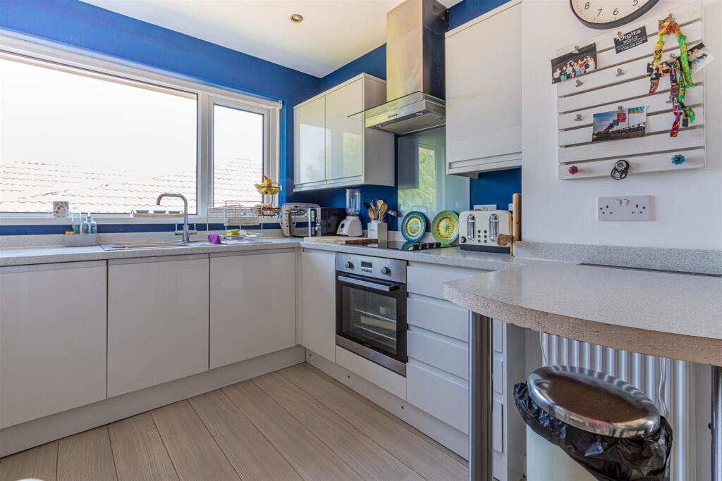 Carisbrooke Way 15B (7 of 20).jpg
