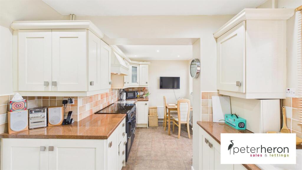 Breakfasting Kitchen