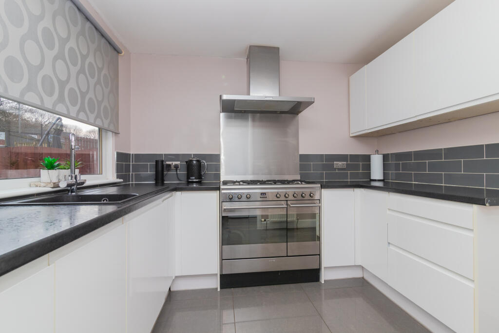 35 foxbar drive Paisley L-23