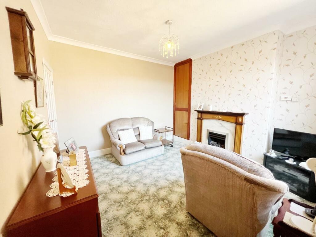 Dining Room pic 1.jpg