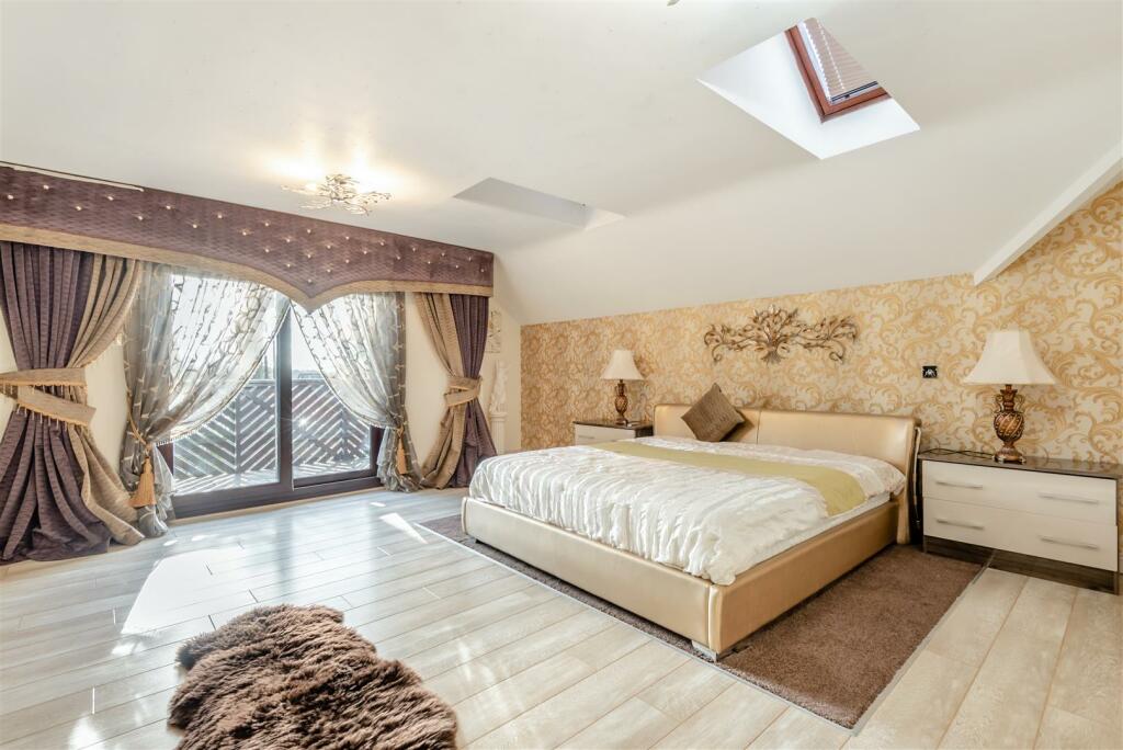 8539729-interior32.jpg