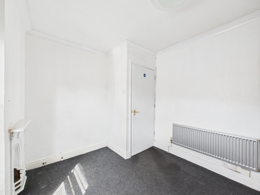 CAM02313G0-PR0089-STILL009