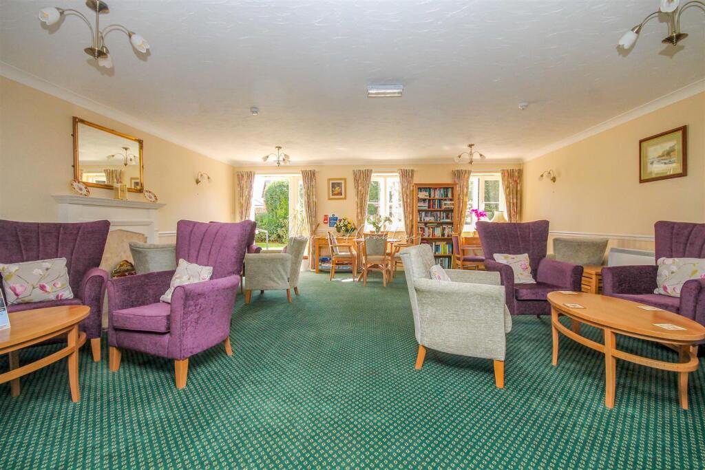 Mclay Court, HernCrabtree, Communal (2).jpg