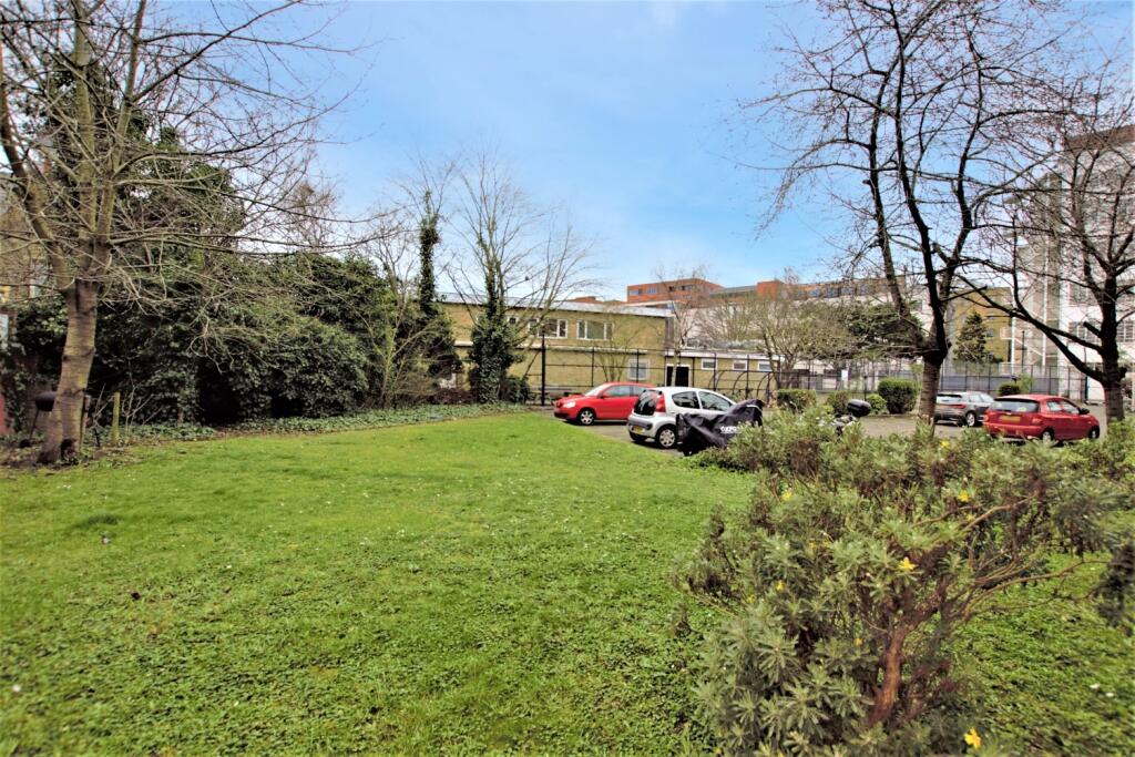 Communal Garden (...